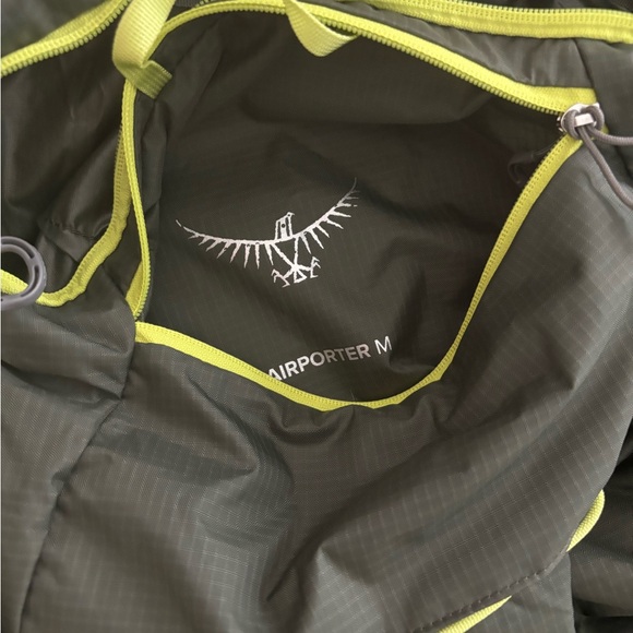 Osprey Airporter- M - Picture 2 of 13